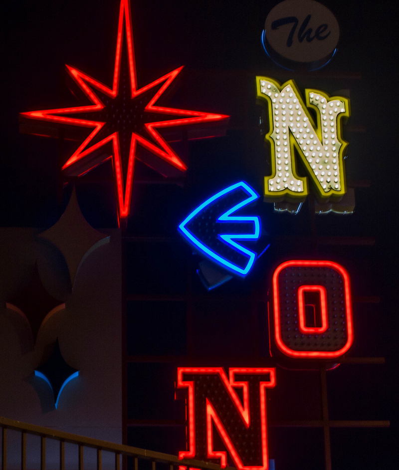 Illustration for article titled 19 Dazzling Photos Of Neon Signs